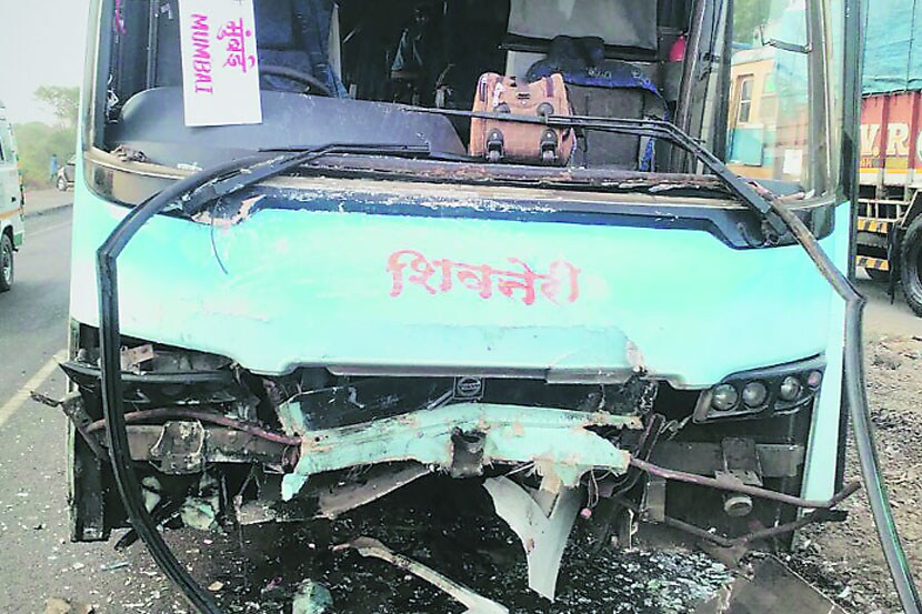 तीन अपघातांत २६ ठार