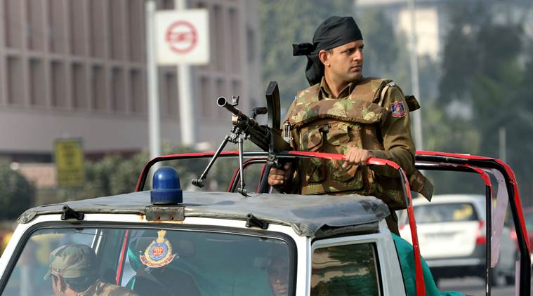 दिल्ली आणि जवळपासच्या राज्यातून छापा टाकून दिल्ली पोलिसांनी या १२ जणांना अटक केली आहे.