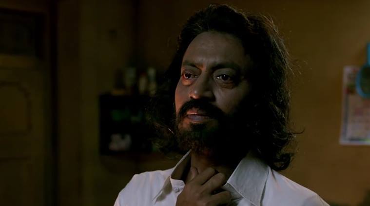 इरफान खान चित्रपटात एका सामान्य व्यक्तीची भूमिका साकारत असल्याचे दिसून येते.