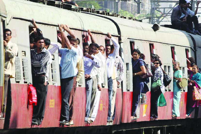Central railway , Mumbai, local trains, technical fault in express engine, transport, Loksatta, loksatta news, Marathi, marathi news
