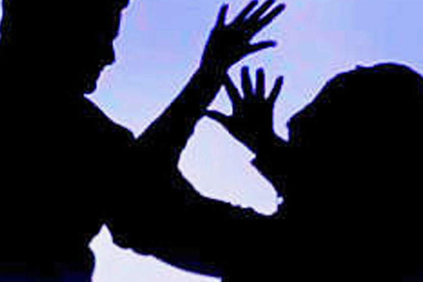 अल्पवयीन मुलीवर बलात्काराचे प्रकरण पंचायतीत मिटवण्याचा प्रयत्न; २० जणांवर गुन्हा