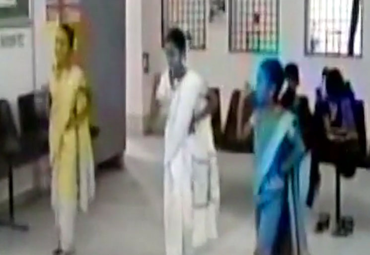 Minor girls dance , cultural program inside OPD , Mumbai's civic hospital, Helath, BMC, Loksatta, Loksatta news, Marathi, Marathi news