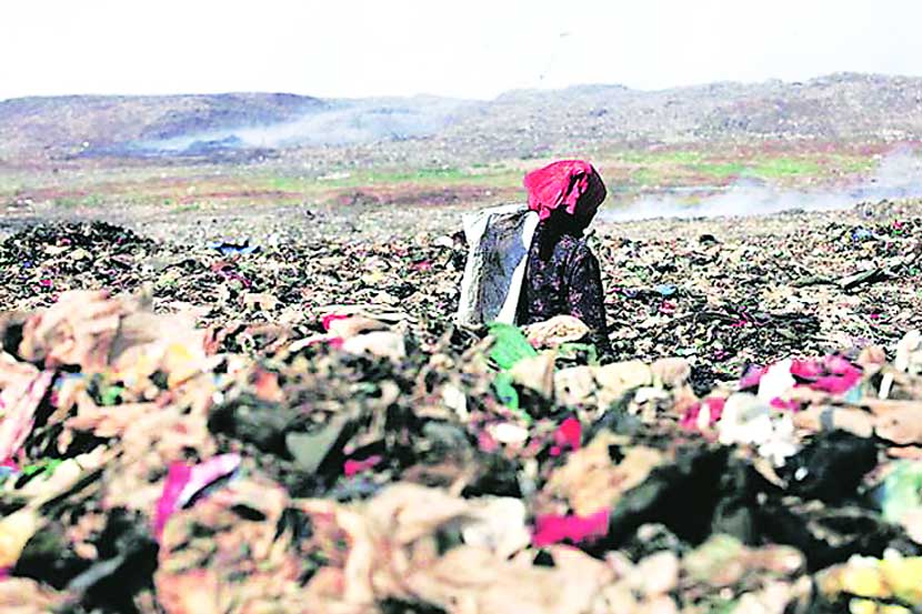 कचऱ्यातून वेचकांना विक्रीयोग्य वस्तूच मिळत नसल्याचे समोर आले आहे.