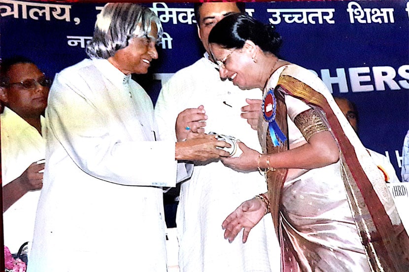 आभाळ पांघरणारे हात