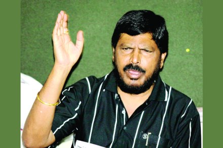 Ramdas Athawale , Maharashtra MP , transgenders to not wear sarees , Loksatta, Loksatta news, Marathi, Marathi news