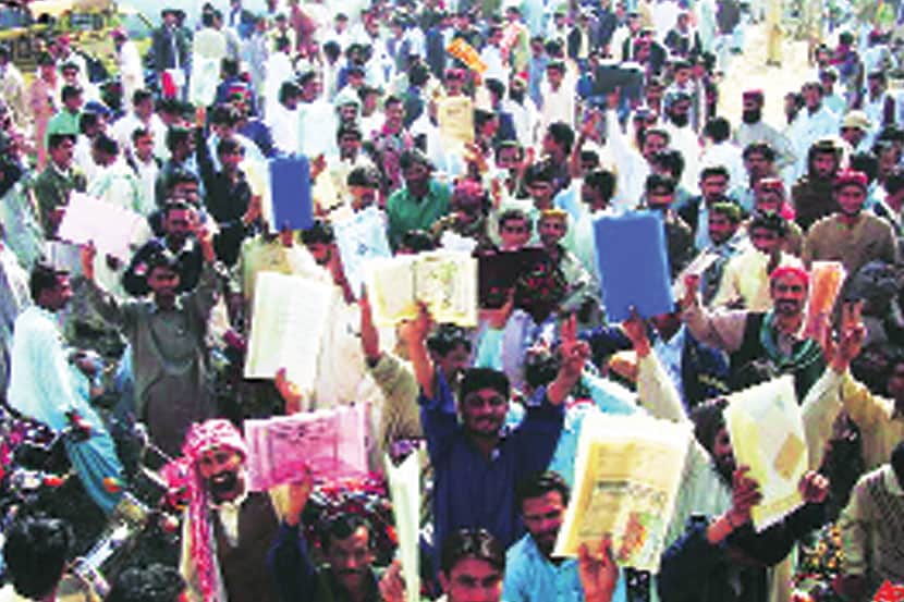 विकासदराबाबत सरकारपक्षाकडून आश्वासक चित्र रंगवले जात असले तरी देशांतर्गत बेरोजगारीचे वास्तव चिंता व्यक्त करायला लावणारेच आहे.