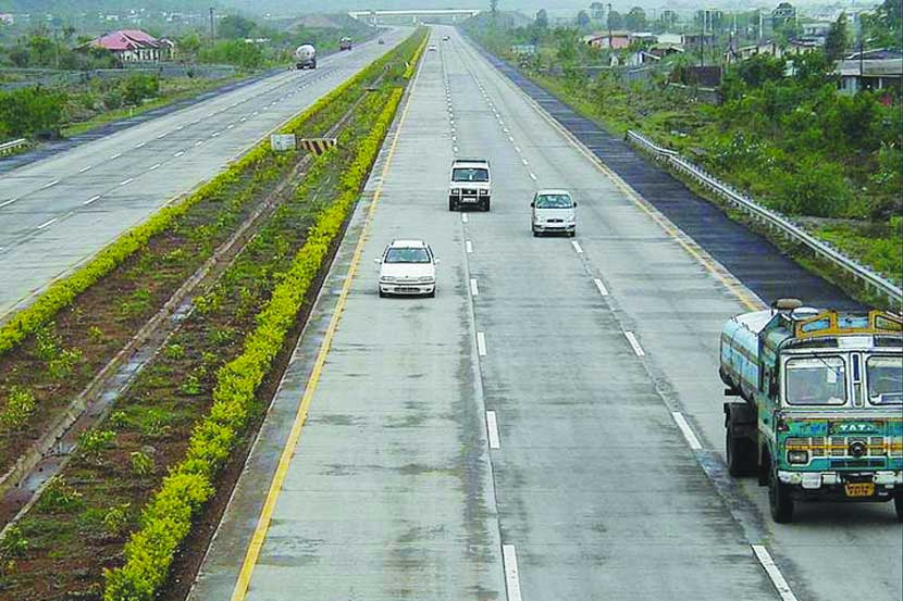 major accident , road accident , mumbai pune expressway , wagon r , Mumbai, Loksatta, Loksatta news, Marathi, Marathi news