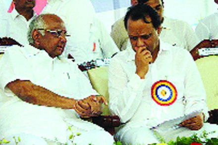 पिंपरीत राष्ट्रवादी फुटीच्या उंबरठय़ावर;  हॅट्ट्रिक साधण्याचे अजित पवारांपुढे आव्हान
