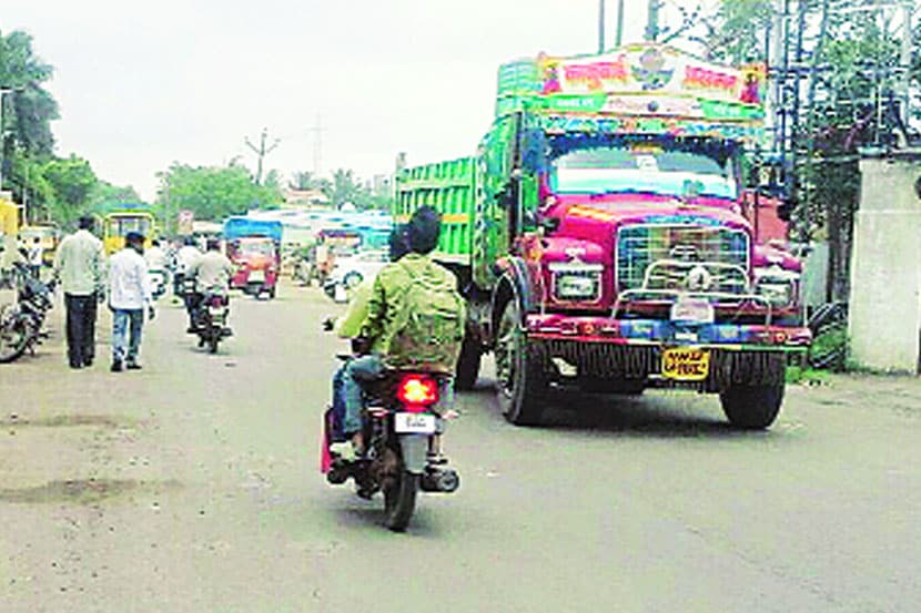 चिखली रस्त्याचे काम सहा महिने रखडलेलेच