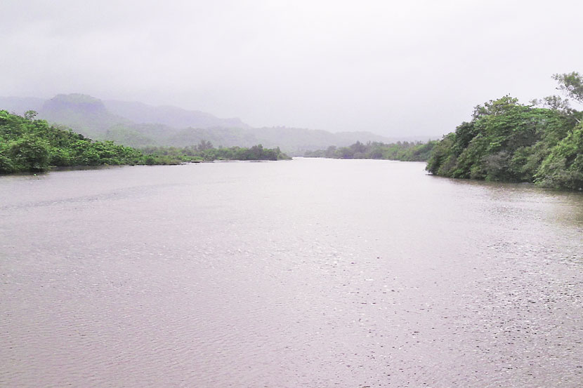 रायगडमधील १८ धरणे ओसंडून वाहू लागली