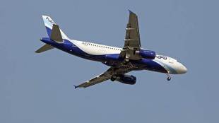 Pilot , IGI Airport in Delhi , Pilot says distracted by laser beam before landing at IGI Airport in Delhi , Loksatta, Loksatta news, Marathi, Marathi news