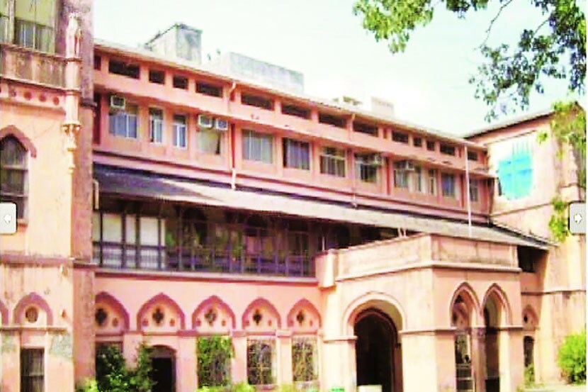 ‘रॉबर्ट मनी’ शाळेला घरघर