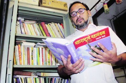 नामवंतांचे बुकशेल्फ : पुस्तकांच्या सोबतीने दृष्टी व्यापक झाली..