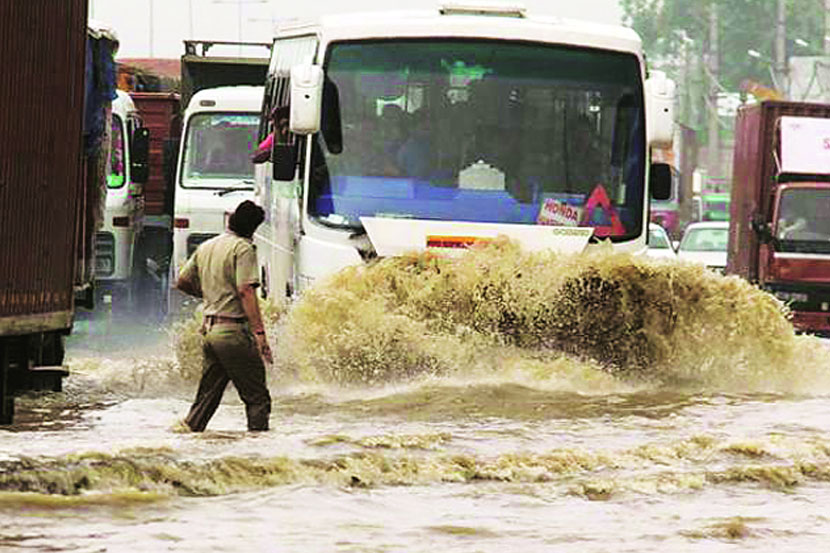  हे चित्र कुठले? मुंबई? दिल्ली? कोलकाता? चेन्नई? नाशिक? औरंगाबाद? की अवघ्या पाच दिवसांपूर्वी - २९ जुलै रोजी ‘एक्स्प्रेस’चे छायाचित्रकार मनोज कुमार यांनी टिपलेला गुरगांवचा ‘हीरो होंडा चौक’?