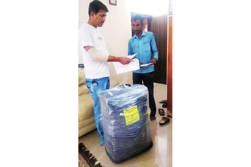 हरवलेली बॅग एका ट्वीटने सापडली