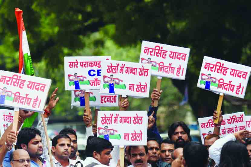 कुस्तीपटू नरसिंग यादवच्या समर्थकांनी मंगळवारी नवी दिल्लीत मोर्चा काढला