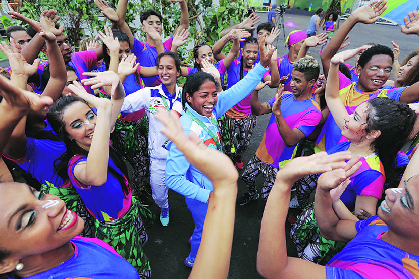 ऑलिम्पिकनगरीत भारतीय खेळाडूंचे सांस्कृतिक स्वागत