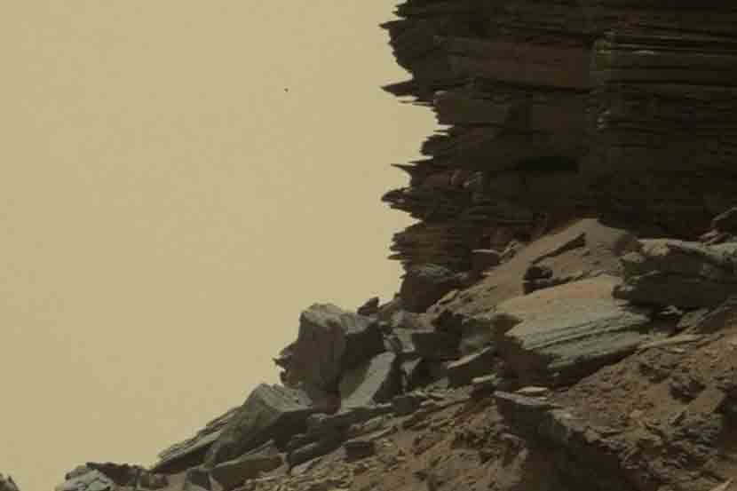 मंगळावरील भूस्तरांची रंगीत छायाचित्रे