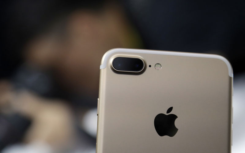 अॅपलसाठी धोक्याचा इशारा, आयफोन ७ ने पेट घेतल्याचा दावा