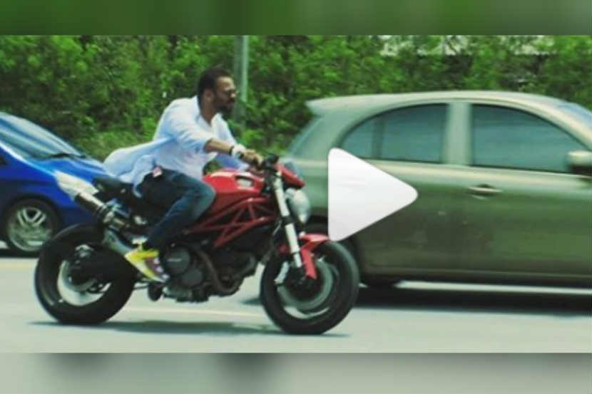 Video : भरधाव वेगात बाईक चालविणाऱ्या रोहित शेट्टीचा व्हिडिओ पाहिलात का ?