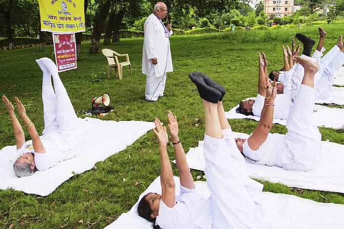 प्रेरणादायी योगसेवा