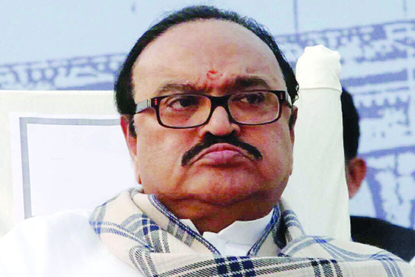 पीएमएलए कायद्यानुसार झालेल्या अटकेला छगन भुजबळ यांनी हायकोर्टात आव्हान दिले आहे.