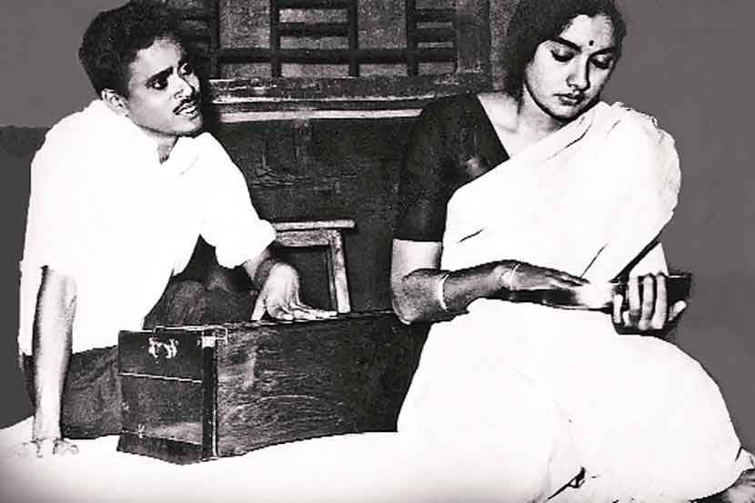 १९६६ साली नाटय़स्पर्धेत सादर केलेल्या ‘कक्षा’ या नाटकात श्रीकांत मलुष्टे आणि रेखा सबनीस

