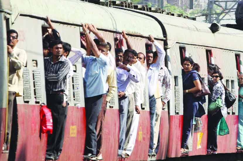 Mumbai trains late , Central Railway , local train, Loksatta, Loksatta news, Marathi, Marathi news