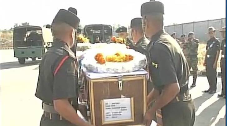 ‘पाकिस्तानला संपवा’, शहीद जवानाच्या ग्रामस्थांचा संताप