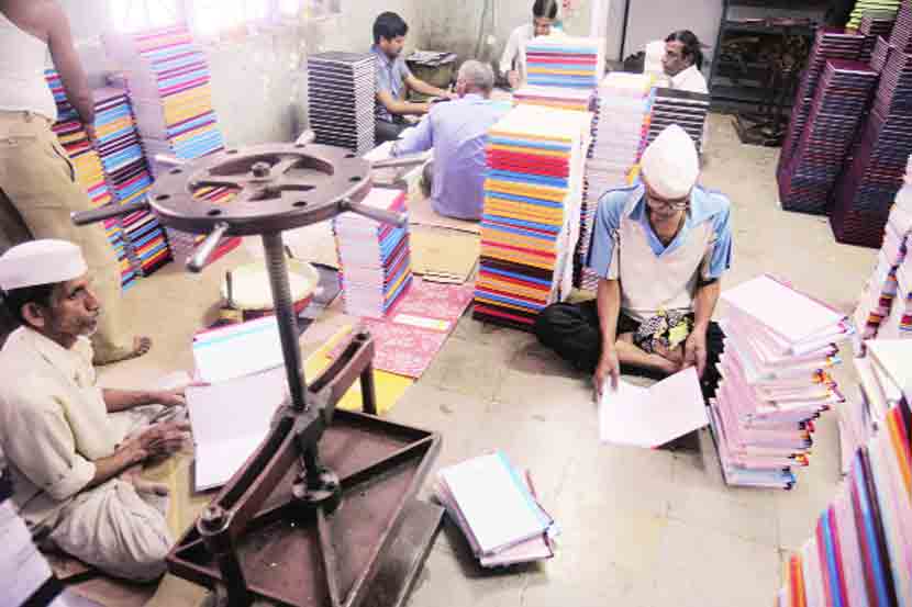 ब्रॅण्ड पुणे : दप्तरातील सोबती ‘सुदर्शन’च्या वह्य!