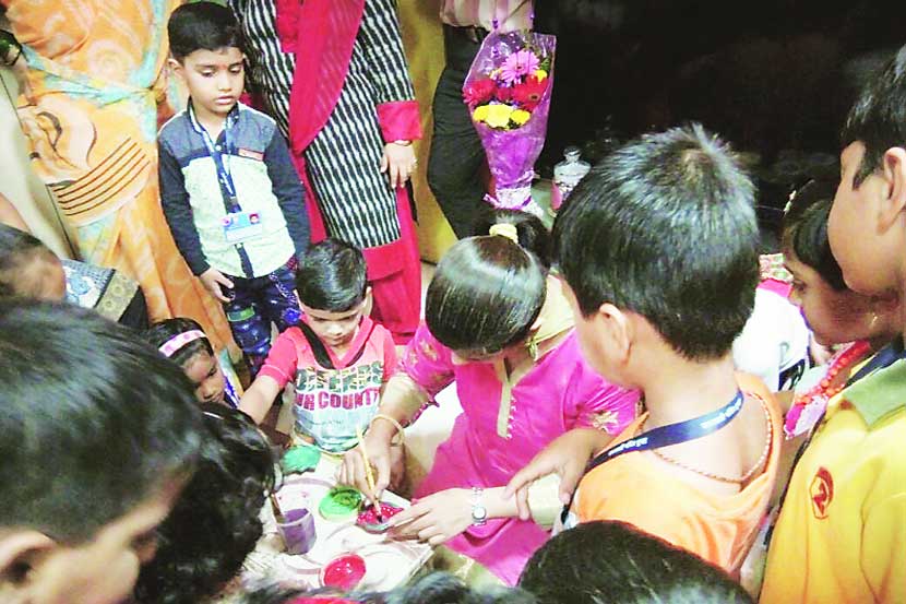 जाऊ व्यावसायिकांच्या भेटी..