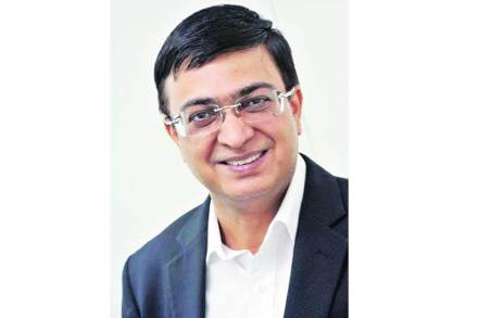आठवडय़ाची मुलाखत : ‘सामाजिक विमा योजनांच्या धर्तीवर आरोग्यविम्याचेही सार्वत्रिकीकरण व्हावे’