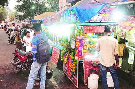 खाऊगल्ल्यांनी रस्ते ‘गिळले’