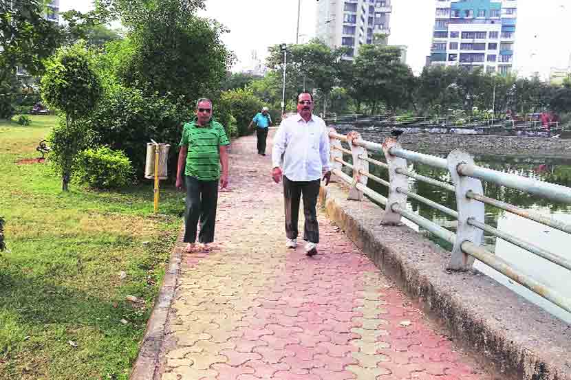 पाऊले चालती.. : तळ्याकाठी रम्य उद्यान