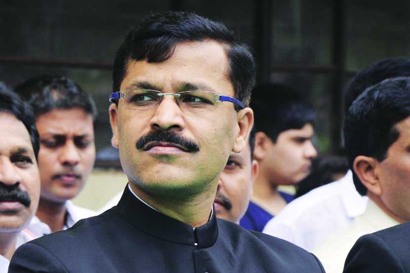 Pune , पुणे परिवहन मंडळ , PMPML chief , Tukaram Mundhe , suspend officers , Loksatta, Loksatta news, Marathi, Marathi news