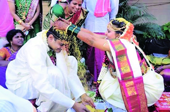 लग्नसराई विशेष : तेलुगु लग्न – पेलिकुथुरू  आणि जीलकरा बेल्लम
