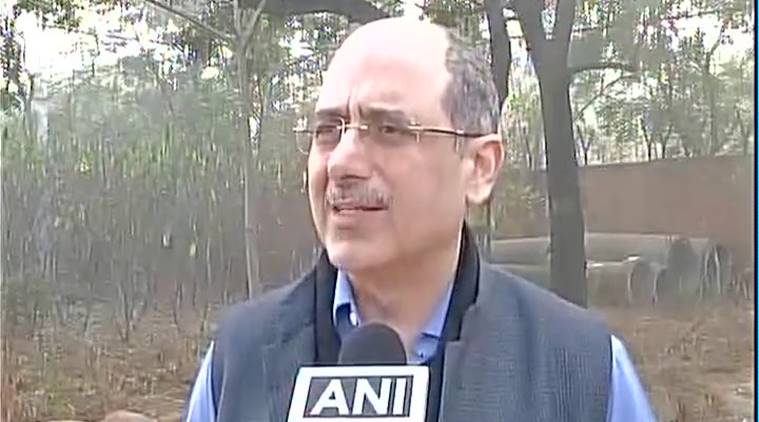 मुस्लिम कर्मचा-यांना नमाज अदा करण्यासाठी कामाच्या तासात दोन तासांची सवलत देण्याच्या निर्णयावरुन भाजप प्रवक्ते नलिन कोहली यांनी सोमवारी टीका केली. 