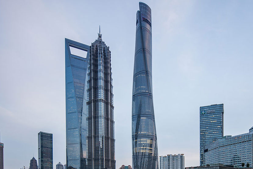 शंघाय टॉवरचे बांधकाम हे २९ नोव्हेंबर २००८ मध्ये सुरू करण्यात आले होते. सप्टेंबर २०१५ मध्ये त्याचे बांधकाम पूर्ण करण्यात आले. 