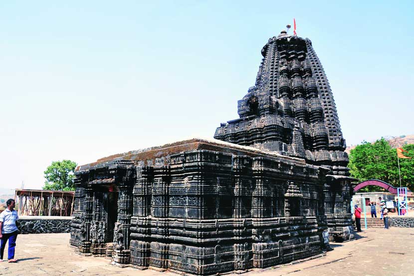 सह्य़ाद्रीतील प्राचीन मंदिरांचे पाषाण वैभव