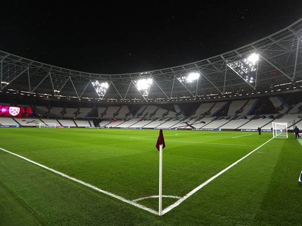 लंडन स्टेडियमची प्रेक्षक क्षमता ६० हजार इतकी आहे.