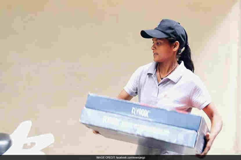 दिल्लीतल्या २८ वर्षीय योगेश कुमारने ईवन कार्गो कंपनीची स्थापना केली. ही अशी कंपनी आहे जी फक्त मुलींनाच नोकरी देते. ( छाया सौजन्य : ईवन कार्गो / फेसबुक )