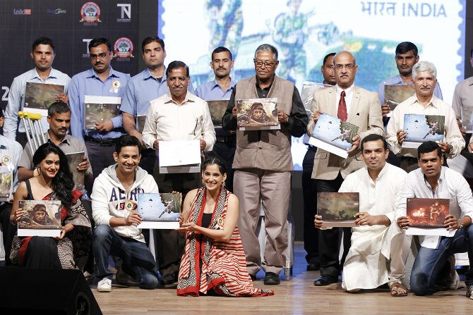 फोटोग्राफर तेजस नेरुरकर याने ‘क्लिक’ केलेल्या छायाचित्रांचं, २०१७ चं एक नावीन्यपूर्ण कॅलेंडर प्रकाशित झाले