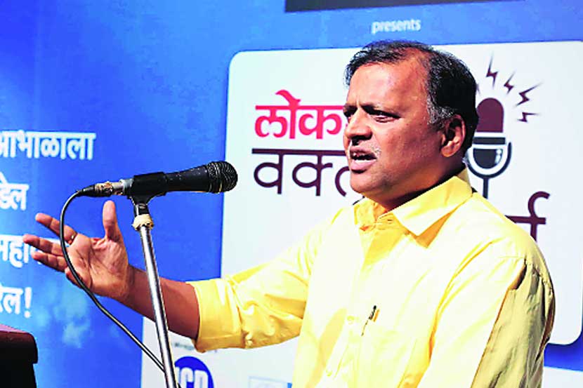 माजी आयएएस अधिकारी अविनाश धर्माधिकारी 