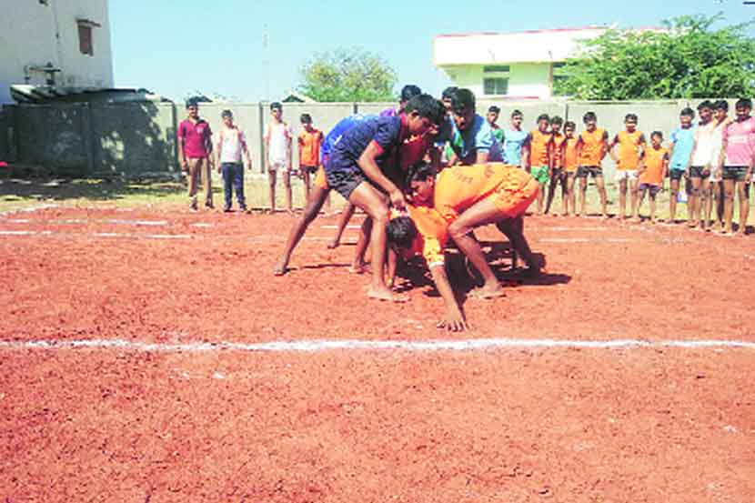 निवासी अकादमींच्या ऑक्सिजनवर कबड्डी