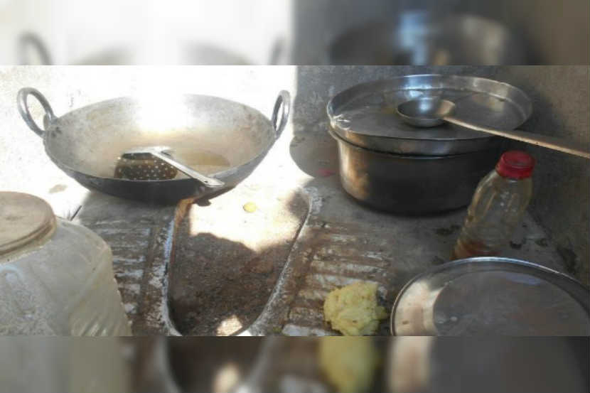 
मध्य प्रदेशमधल्या छत्तरपूर गावात शौचालये बांधण्यात आली आहेत ( छाया सौजन्य : स्टोरीपिक )