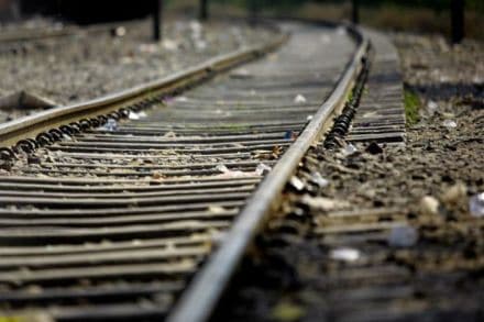 railway track , Mumbai, Local train, Central railway , trains running late, Loksatta, loksatta news, Marathi, Marathi news