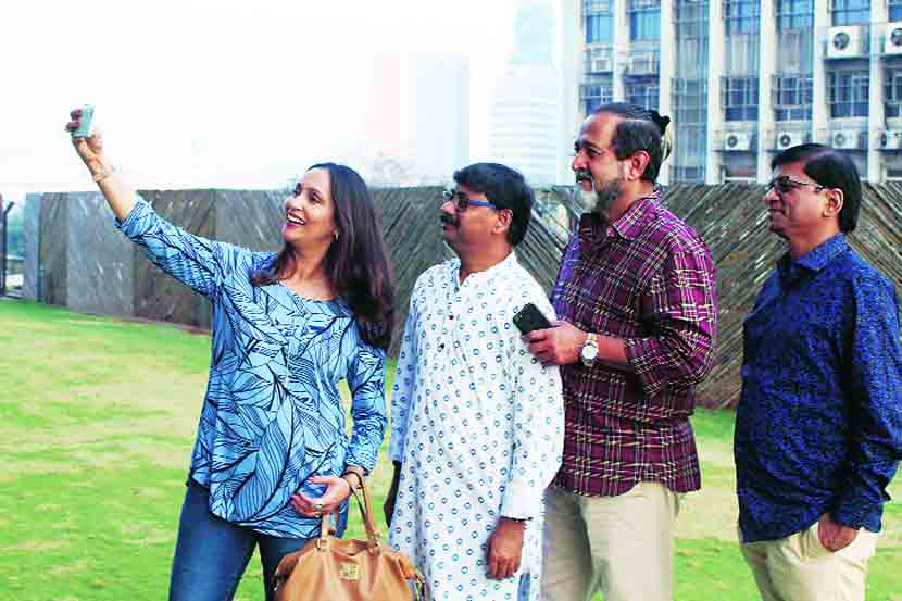 ध्यानीमनी : रंगमंचावरून रुपेरी पडद्याकडे!