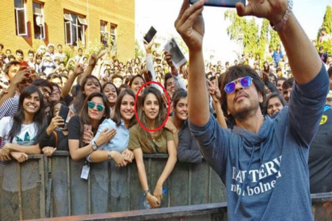 शाहरुख खानचा हा सेल्फी सध्या सोशल मीडियावर व्हायरल होताना दिसत आहे. (छाया सौजन्य ट्विटर)