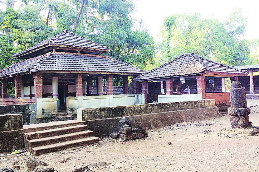 मालवणपासून ७७ किमीवर असलेल्या मठ गावात बोंबडेश्वर मंदिर आहे. 