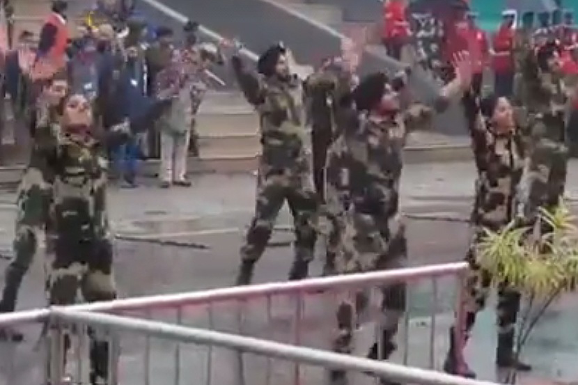 VIDEO: बीएसएफच्या जवानांचा भांगडा; पंजाबी गाण्यावर धरला ठेका